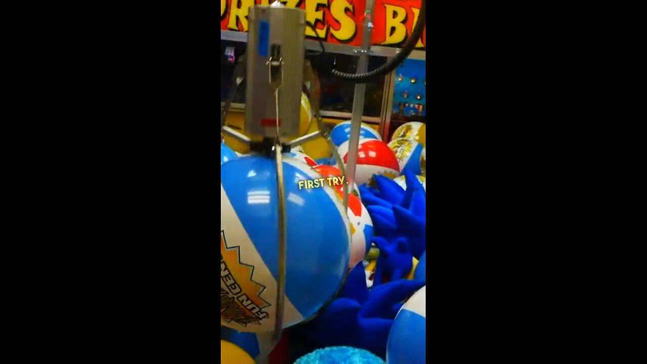 GIANT Claw Machine! 🏖️
