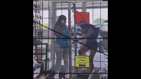 Woman Mysteriously Locked Inside Supermarket—What Really Happened? #lockedin #storedrama #japd