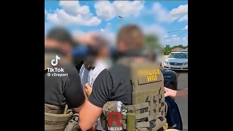 ICE TAKES CAMERA🚔👮🚨🏃👲📸BEHIND THE SCENES DURING AN ARREST👮‍♂️🏬👲🚓💫