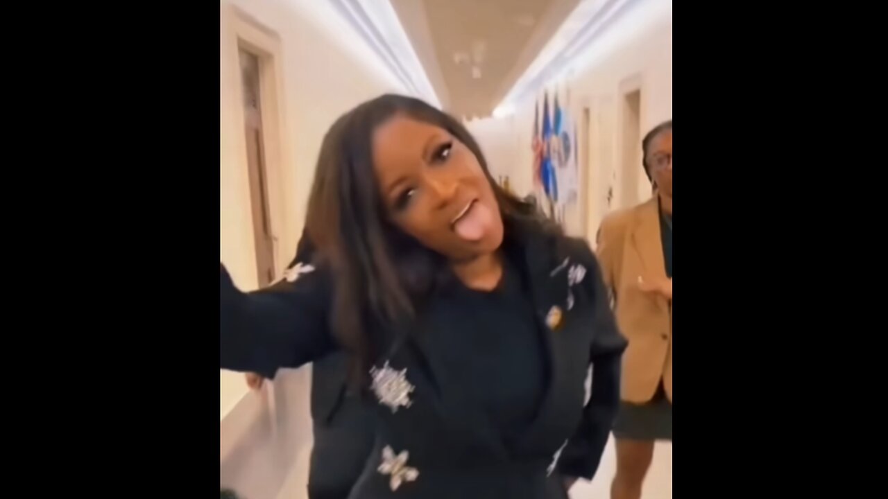 How Does Jasmine Crockett Handle a Crisis