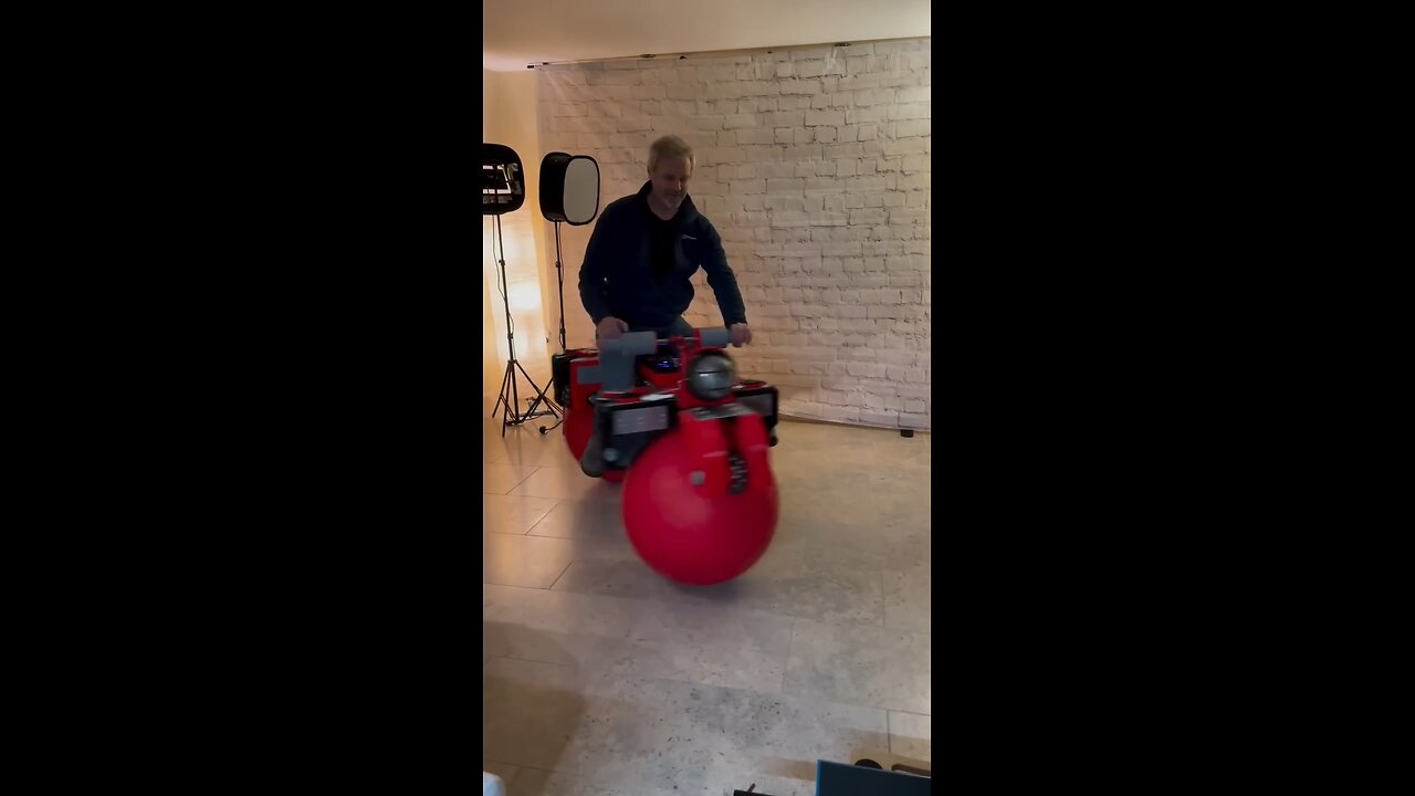 Engineer and former toy designer James Bruton has crafted a self-balancing bike