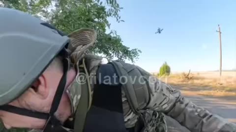 Russian war correspondent dodge of a Ukrainian suicide drone