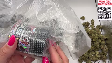 Opening Up the Newest Lit Farm's Haul with Mrs Dank Flamingo!