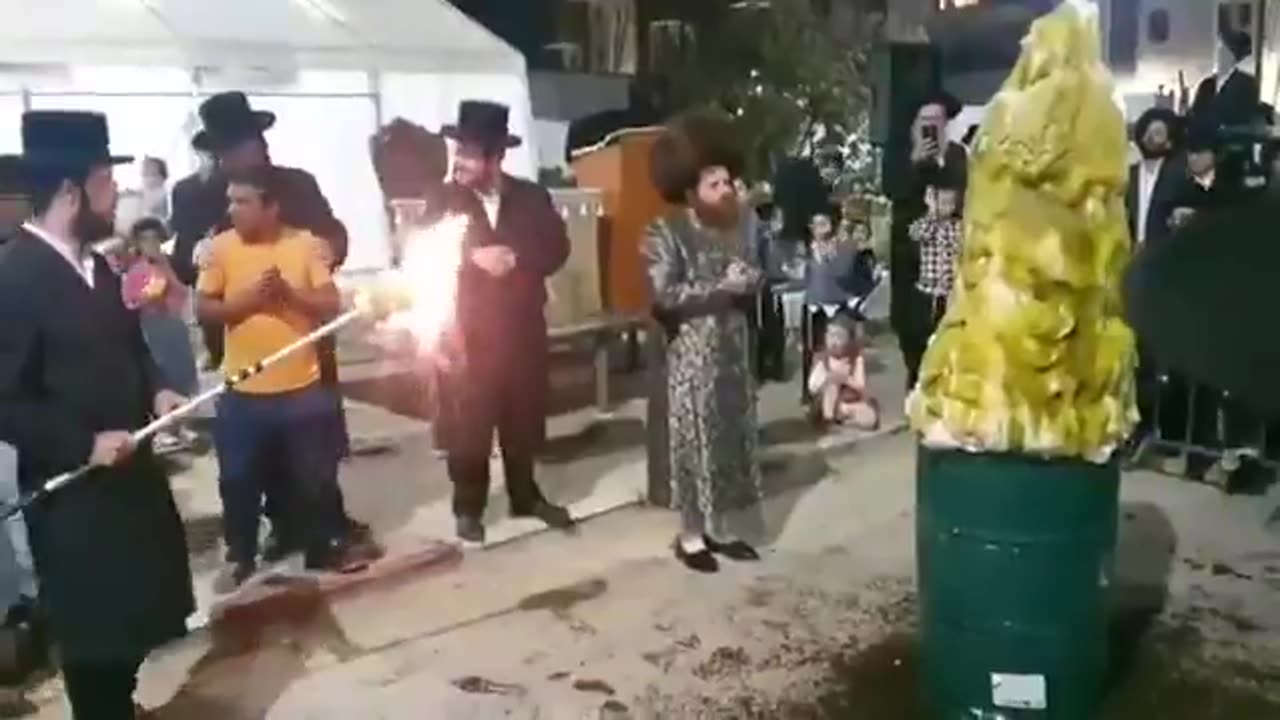 An Indian tourist worships an Israeli rabbi