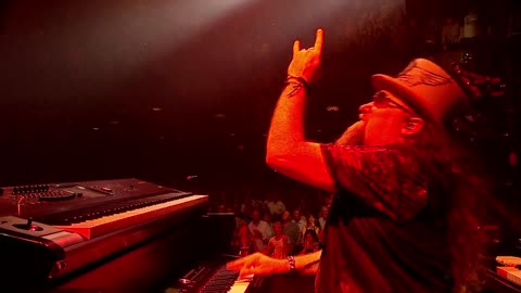 Call Me The Breeze (J.J. Cale cover) - Lynyrd Skynyrd (live)