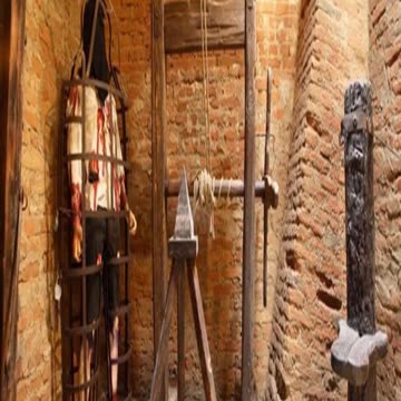 سحرة العصور الوسطى: حقيقة أم خيال؟ ‍♀️