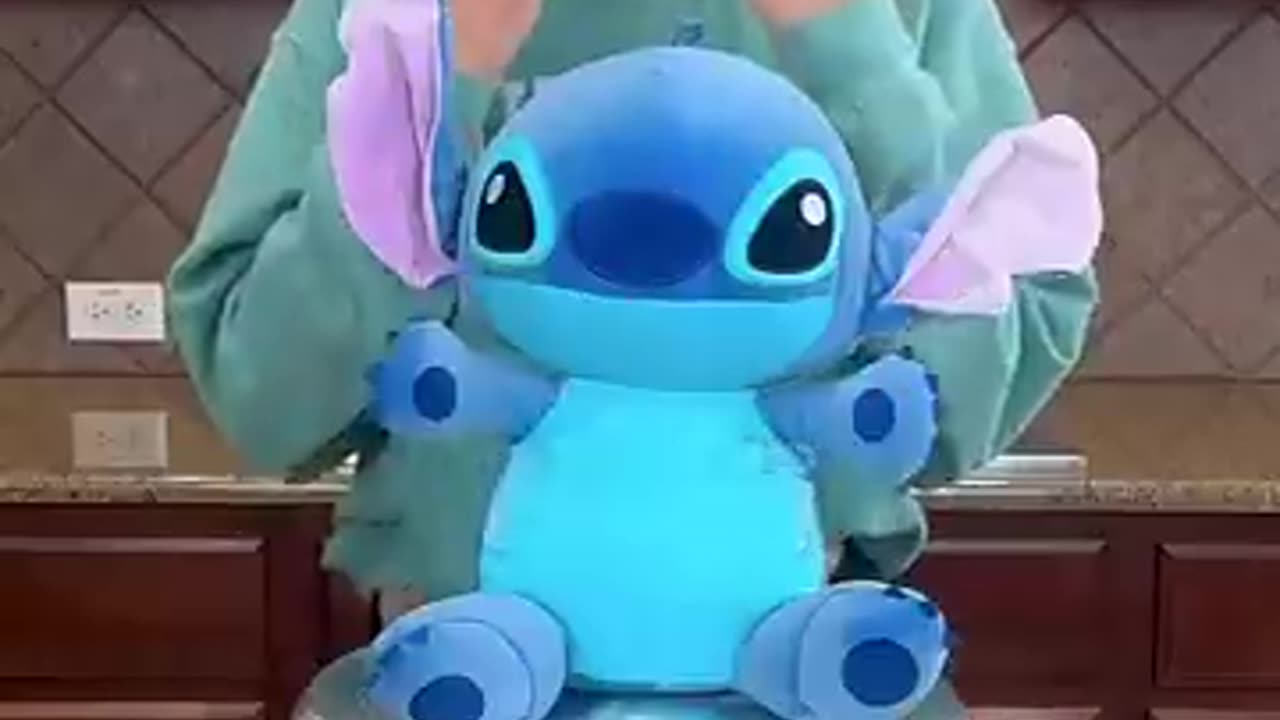 Incredible: Bring back the Stitch cake?!