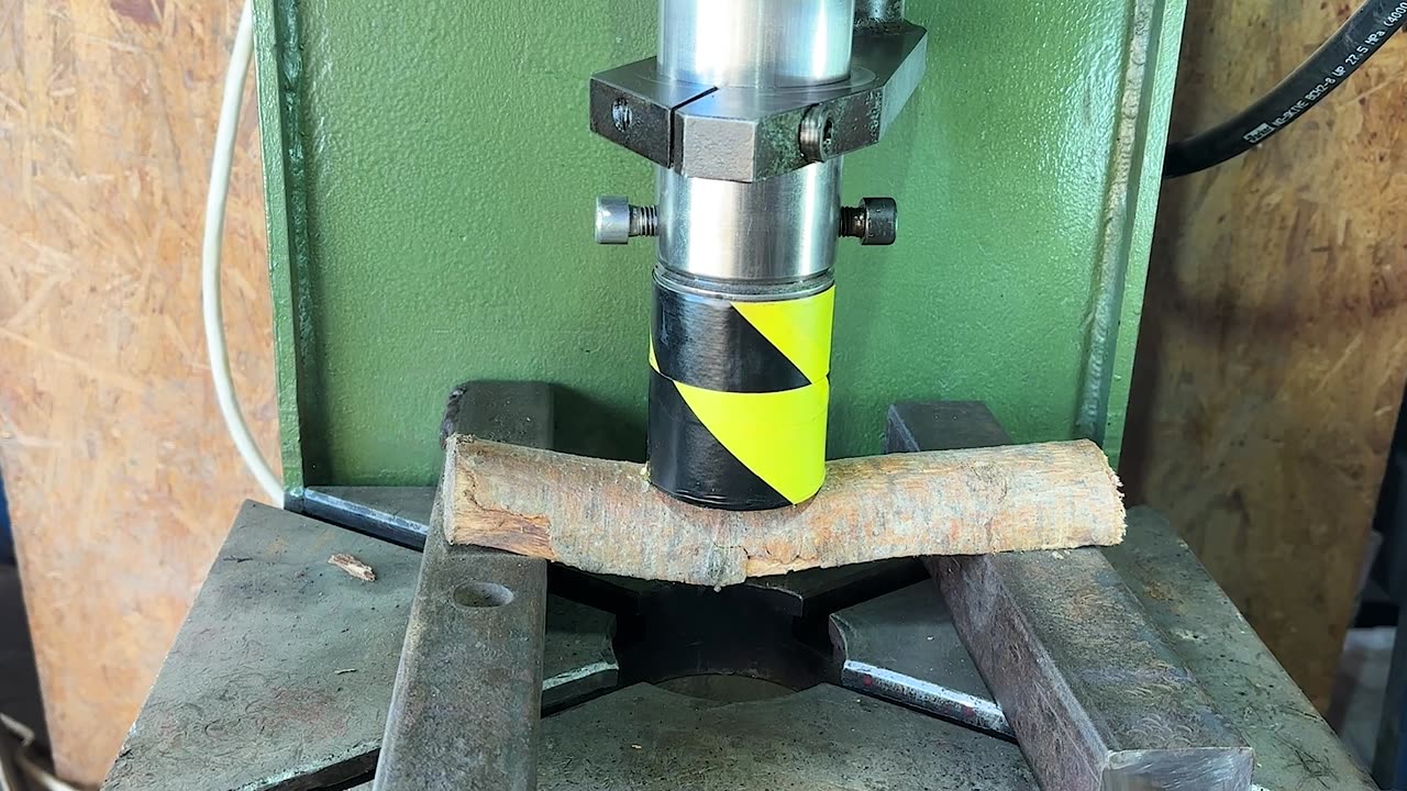 Wood Piece Vs Hydraulic Press
