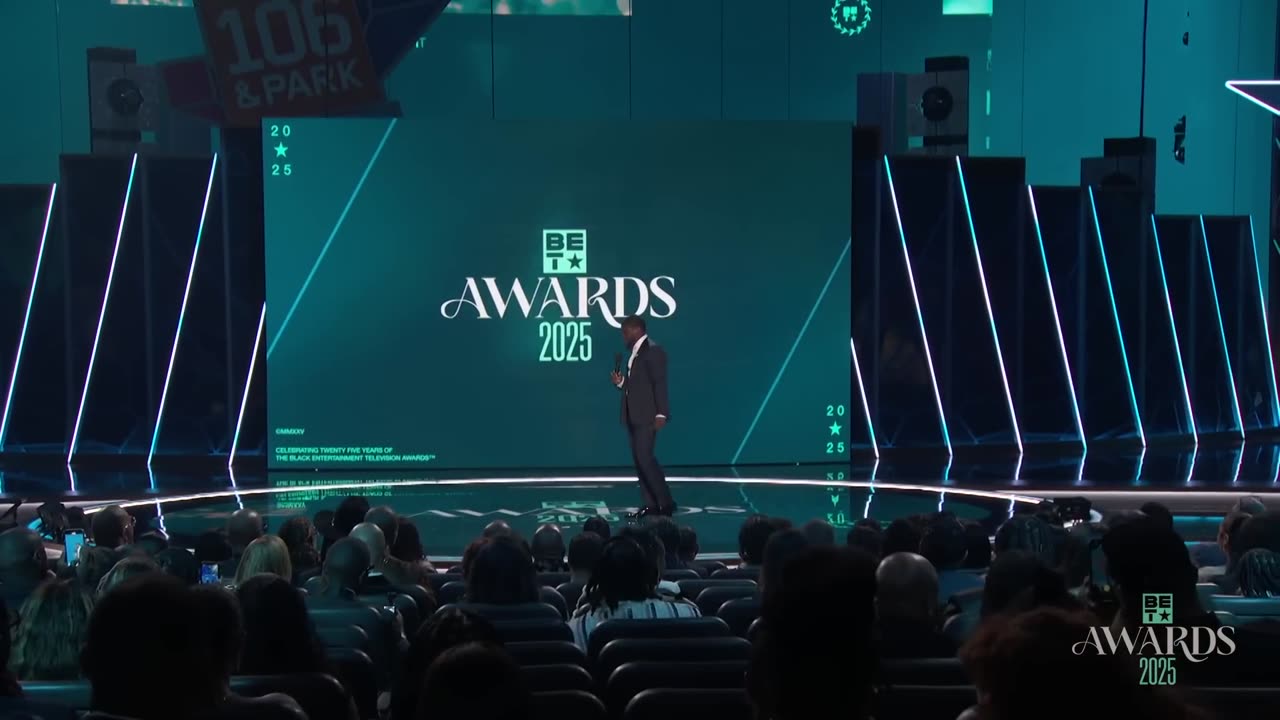 Kevin Hart Doesn’t Hold Back—Roasts Snoop, Jamie Foxx, GloRilla, Kanye & More
