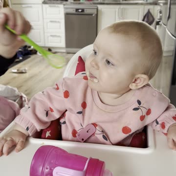 Baby Kayla’s Big Sister Feeding Attempt Ends in Cuteness Overload
