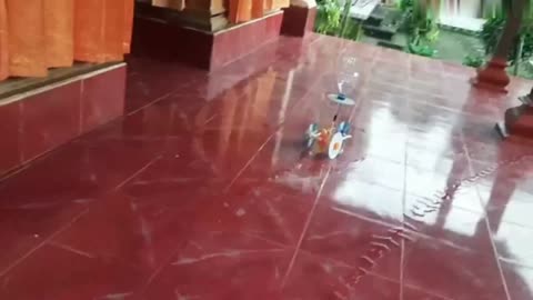 Make a unique water-powered car from used goods.