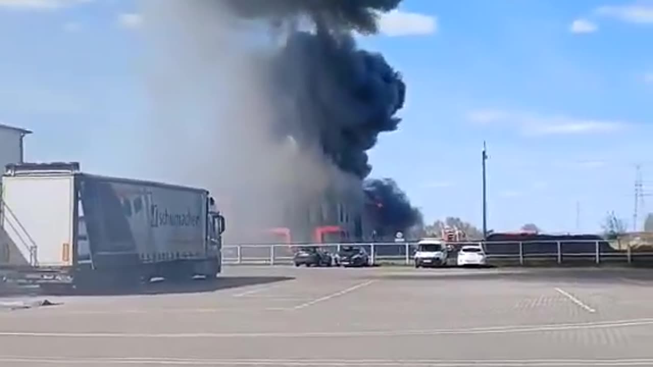PILNE: Pożar hali w miejscowości Rumin pod Koninem!