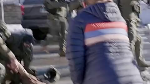 New footage of Alex Pretti shows he’s the instigator