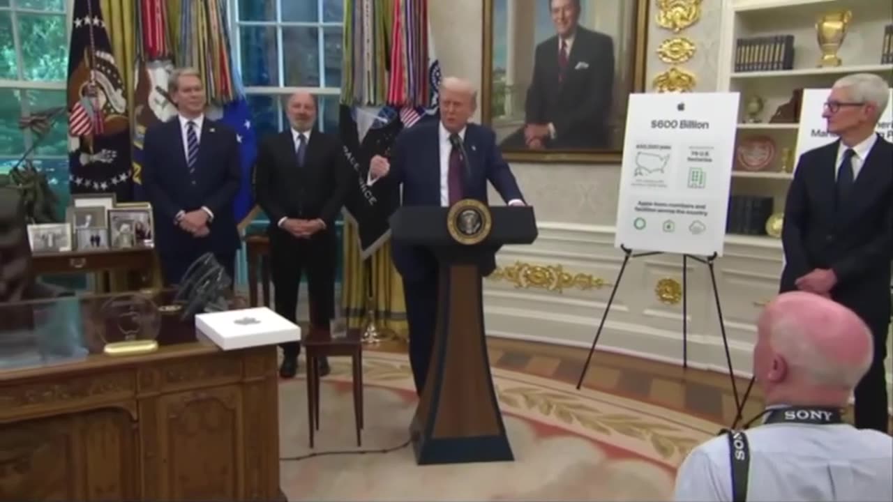 Trump definisce i documenti su Epstein una totale stronzata.