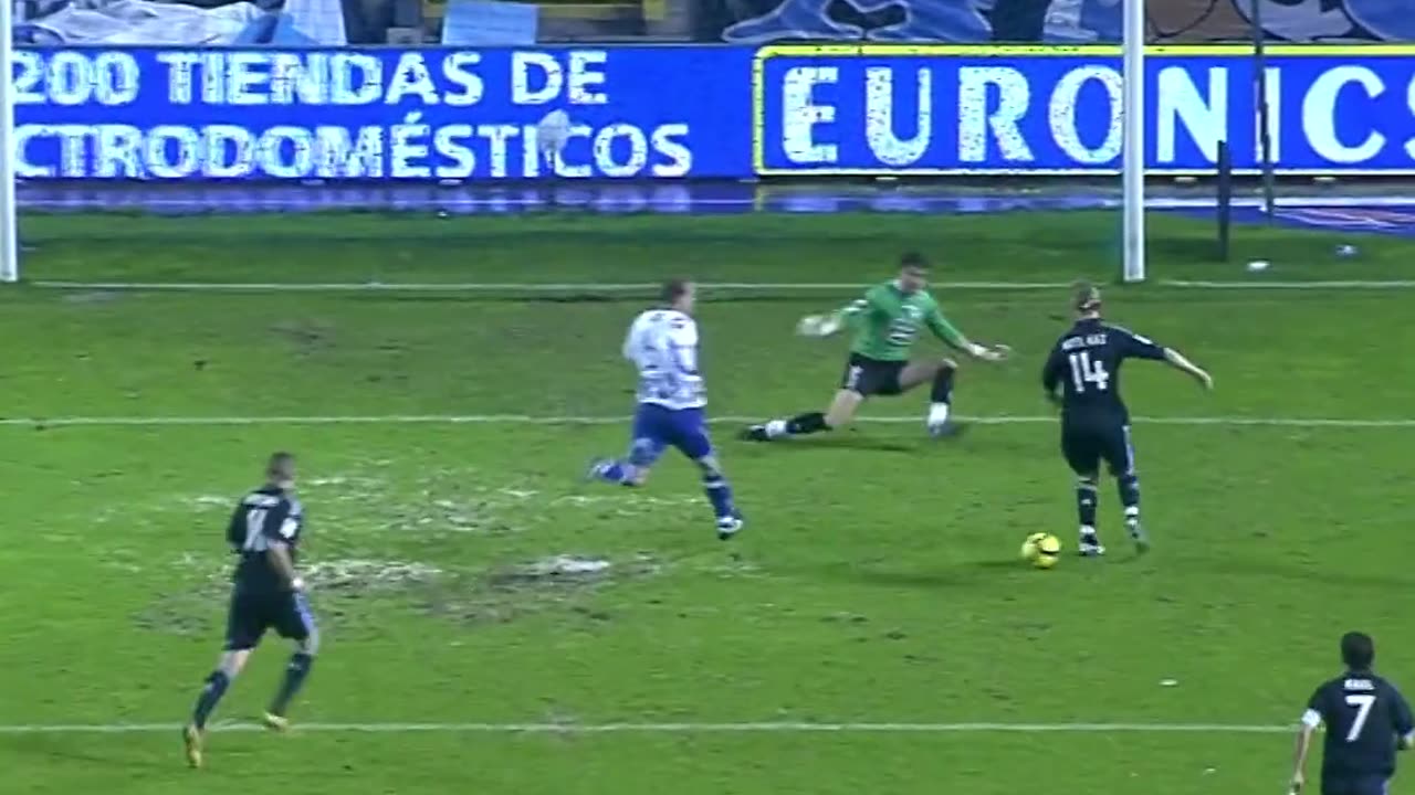 Guti's unforgettable assist with the 'rearview mirror'