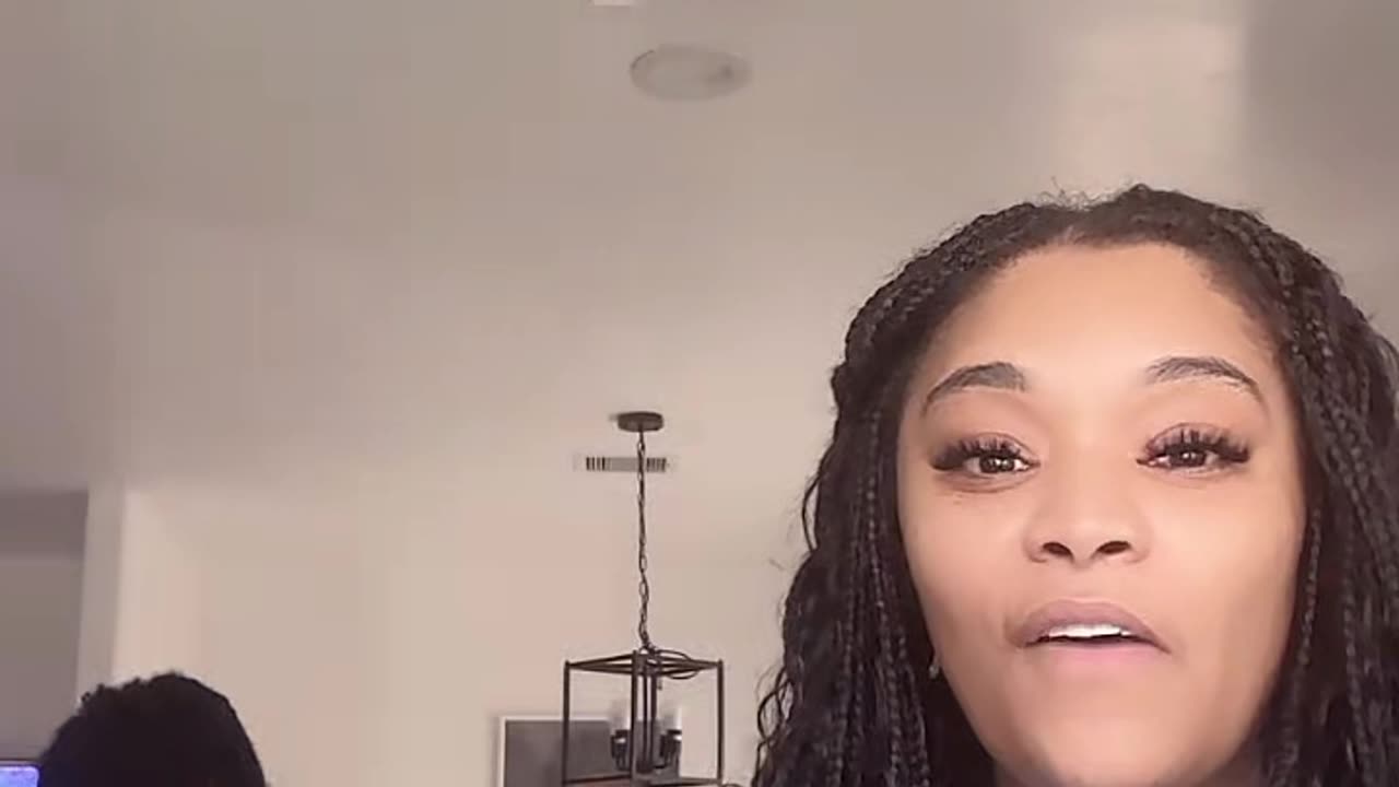 China red always scream she gets money but sure do act like a person who's not use to money