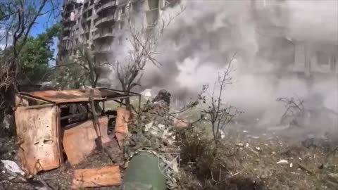 Ukrainian Leopard 2A4 Tank Fires on a Russian Position in Pokrovsk