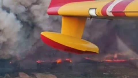 A massive forest fire in Aude, southern France (08/06/2025)