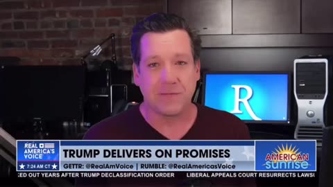 Right-wing pollster admits Trump has 'taken a couple of licks' over tariffs