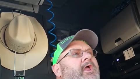 😡ARE THEY TAKING A NAP!!😡 #truckdrivers #reallifetruckers #trucker