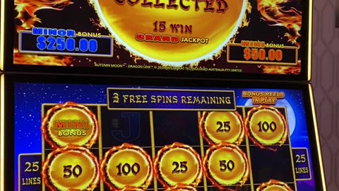 THERE'S A MINI! #slots #casino #slotmachine #slotwin #jackpot #bonusfeature #casinogames #gambling