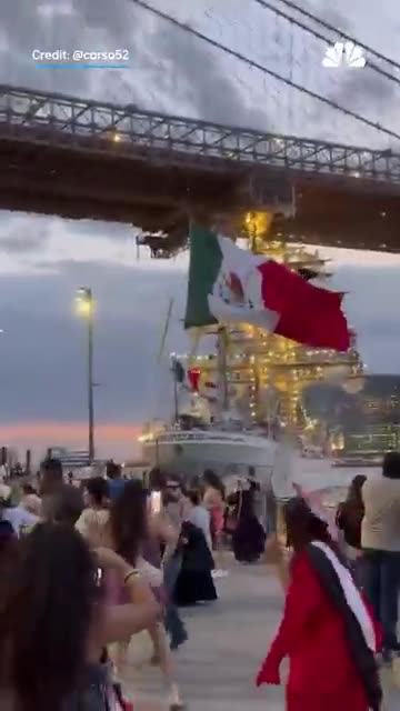 Mexican naval ship collides with the Brooklyn Bridge in New York