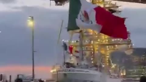 Mexican naval ship collides with the Brooklyn Bridge in New York