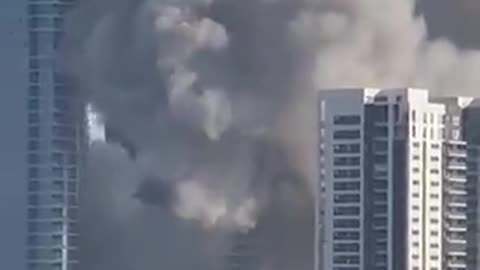 Raketat e Iranit sulmojnë Tel Avivin