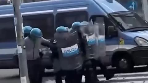 Across Italy THOUSANDS flood the streets,