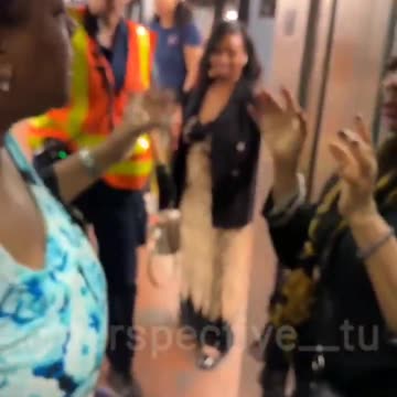 2 negro grandmas fistfight on the bus lmao