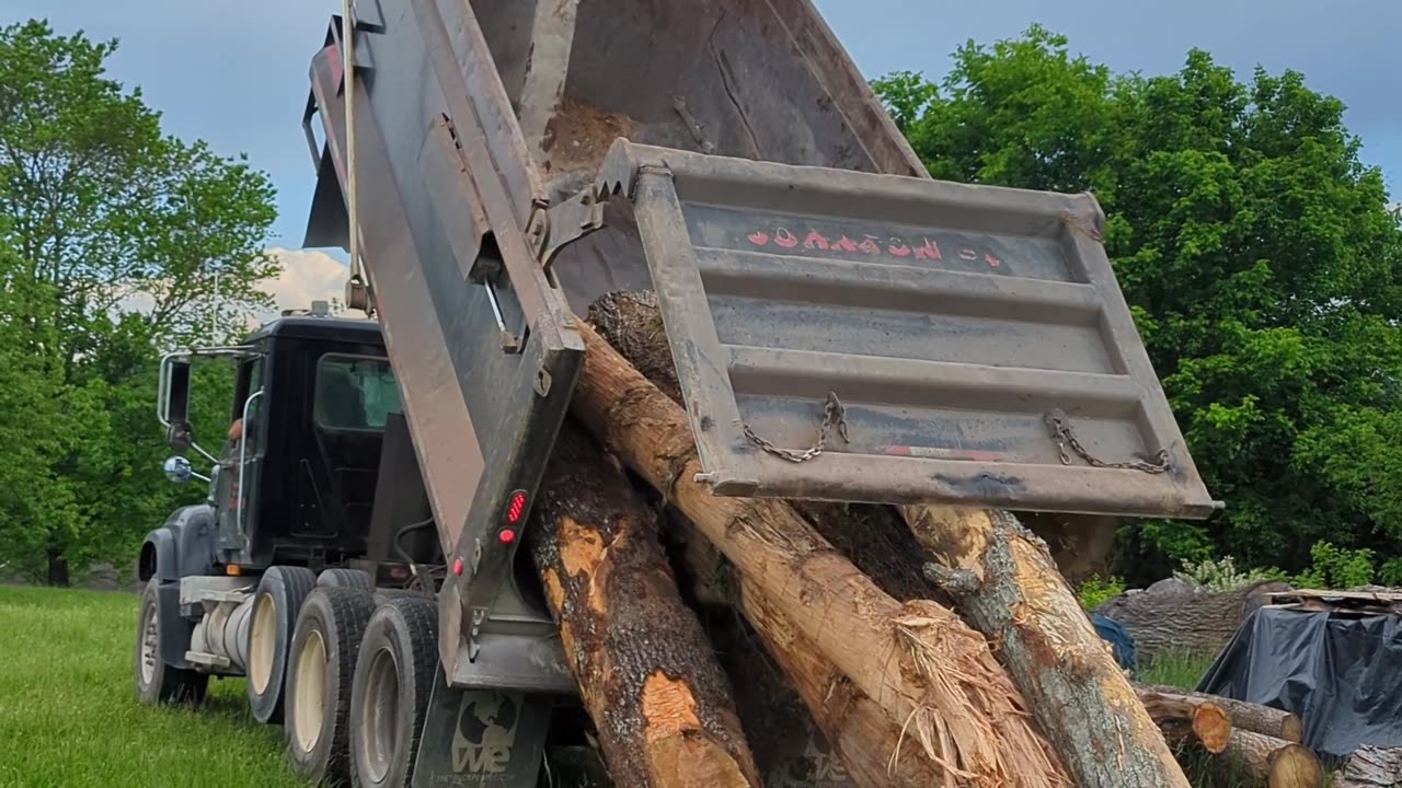 That Truck Has Seen 40 Tons!