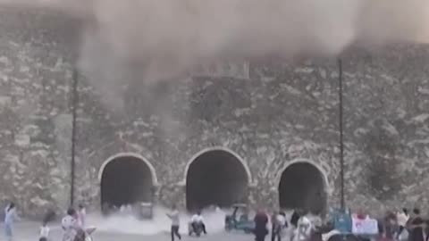 Roof of 600-year-old historic Chinese tower collapses - news.com.au (720p, h264)