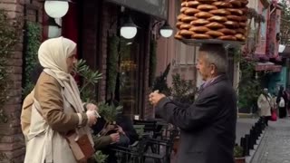 La forma más 'emocionante' de vender pan en Turquía