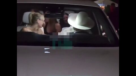 Jamie Foxx was spotted with a car full of white women.