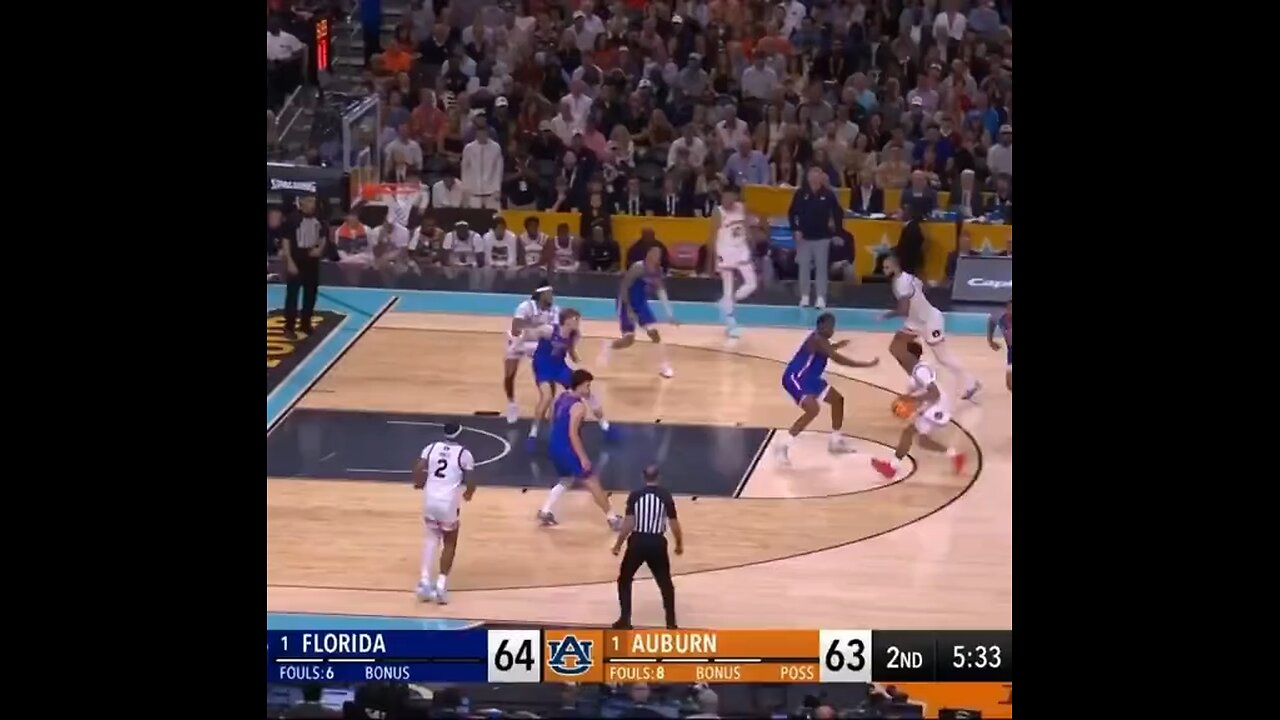 Alijah Martin with an insane dunk in the Final 4!