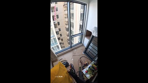 Installing air conditioners in high-rise buildings! Thrilling high-altitude challenges