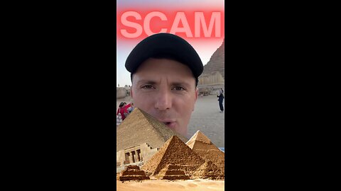 Estafa 'piramidal' en Egipto: se ofrecen para hacerte una foto y se quedan con tu móvil como rehén