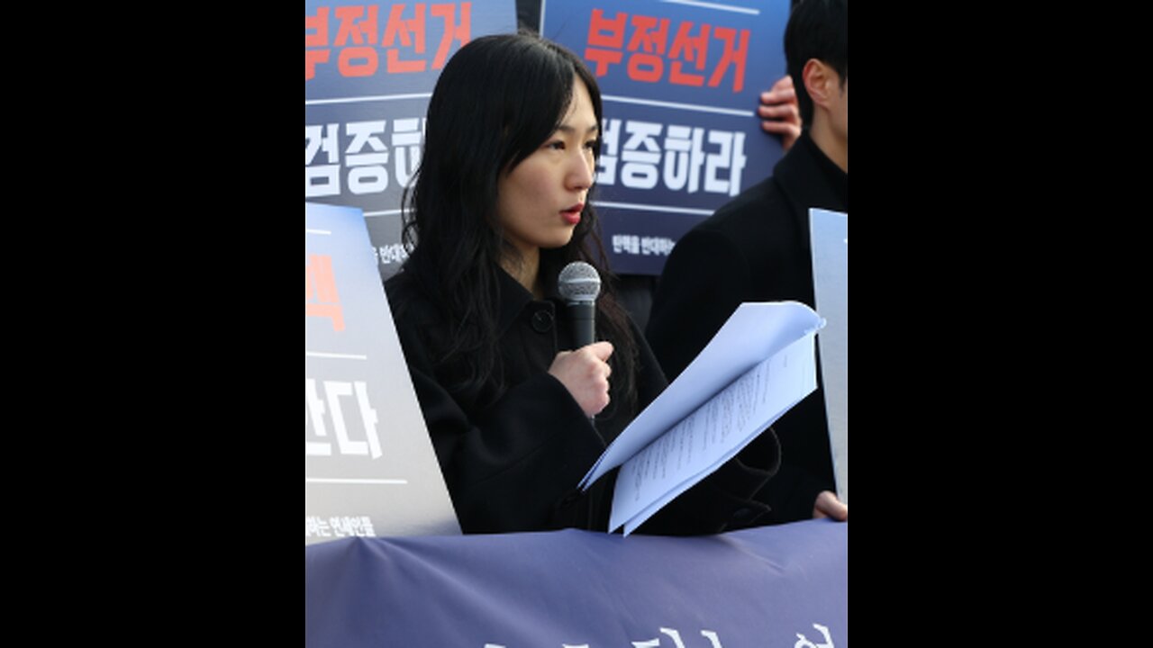 Introducing South Korean college students fighting for true liberal democracy!