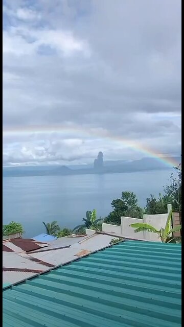 Incredible video shows Taal volcano eruption in Philippines
