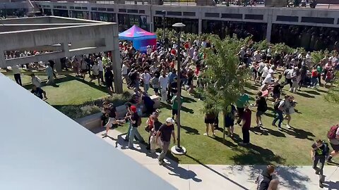 🇺🇸 Charlie Kirk reportedly shot while holding a speech on the campus of Utah Valley University!