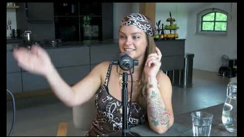 Miljuschka witzenhausen,, bij een podcast (zei is dochter van Astrid Holleeder)