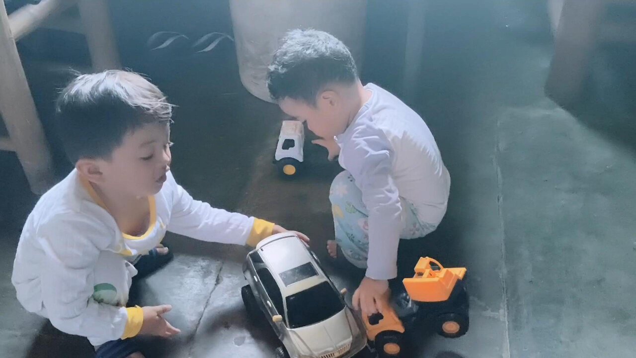 Grey and Isaiah's Car Playtime