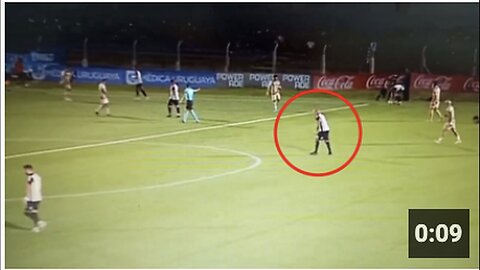 "Uruguayan Footballer Guzmán Pereira Collapses on Field for Second Time Within a Year"