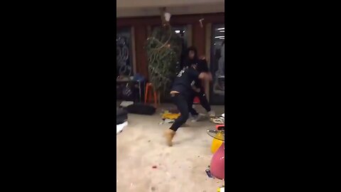 2 black man are fighting 💀😂 wait for the end 💀😂