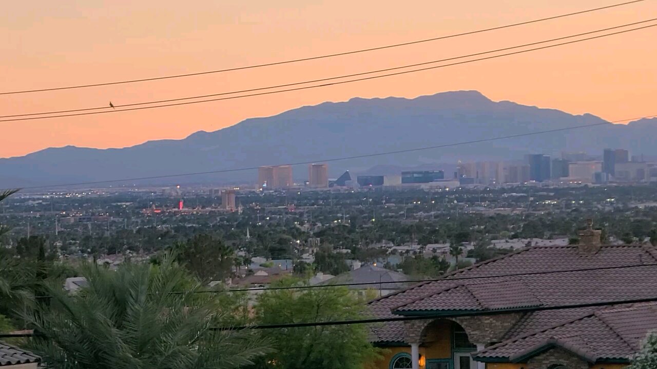 Did you see tonight's Las Vegas sunset? Check this out! 05.08.2025 #follow #lasvegas #travel #gaming