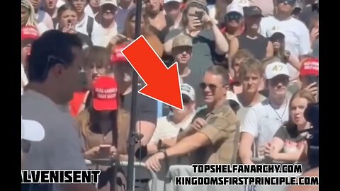 Is this Charlie Kirk's Assassin in the front row using a PALM PISTOL between his fingers?
