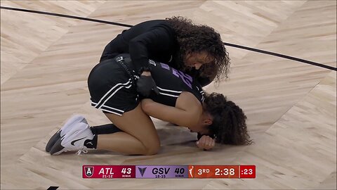 🤕 Burton SHAKEN UP after elbow to midsection | Golden State Valkyries WNBA women's basketball