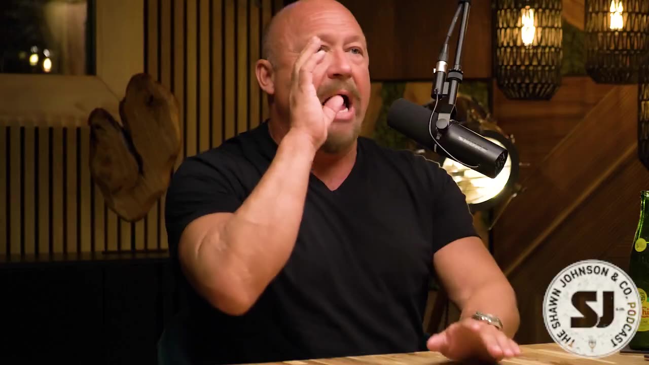 Shawn Johnson & Co. #09 - The Return of Alex Jones