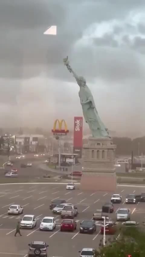 WATCH: Replica of the Statue of Liberty topples due to strong winds in Guaíba, Brazil