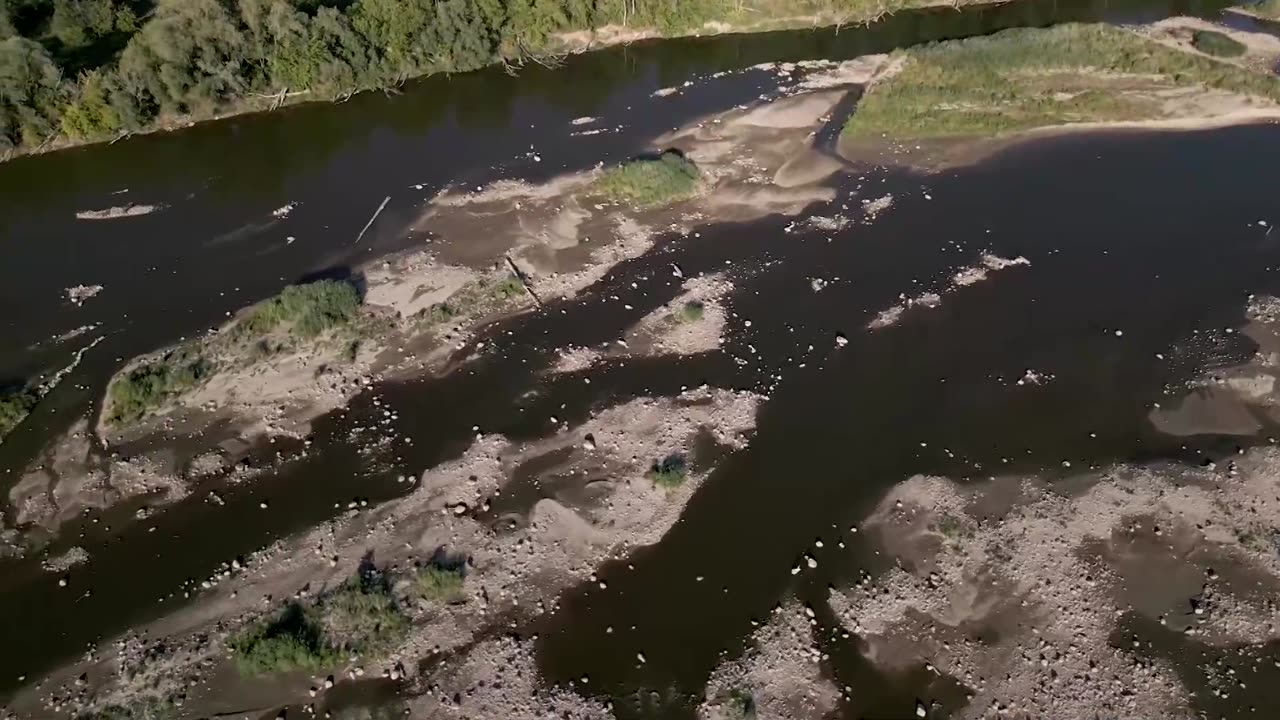 Vistula river in Warsaw hits record low amid severe heatwave